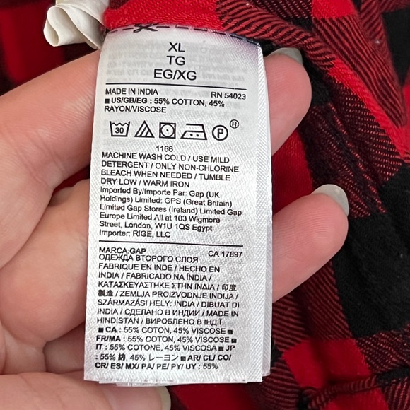 GAP Plaid Button-Down - Picture 3 of 6